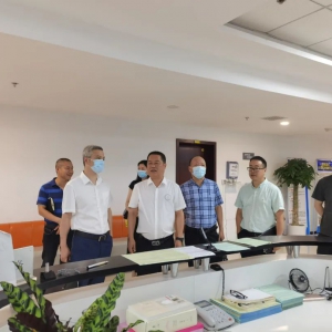 县人大常委会对人社局开展评议调研