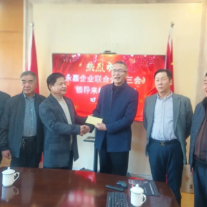 永嘉县企业家协会送医到市特校 还给10名困难学生送上万元慰问金